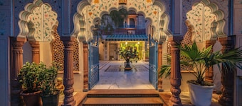 Spacious boutique hotel-suites in jaipur city centre with a lovely pool