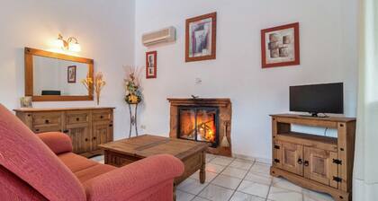 Bungalow With Pool in Pozo Alcon