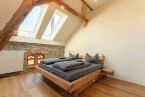 2 chambres, fer et planche à repasser, draps fournis