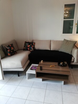 Living area - House 70 m2 in residence with garden and parking, historic center of Honfleur (Honfleur)