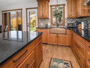 Fridge, microwave, oven, stovetop - Gorgeous townhome close to slopes with spectacular mtn. views!! (Vail)