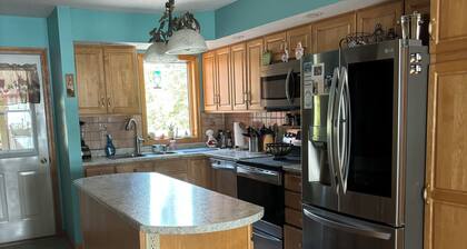 Tranquil 3-bedroom house on Long Lake
