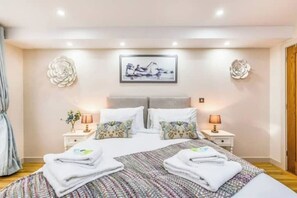 2 bedrooms, desk, iron/ironing board, travel crib - Close to Chichester, Goodwood and perfect place for exploring (Fishbourne)