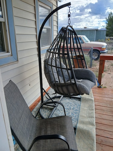 Quiet, cozy getaway. Centrally located. Pet friendly.