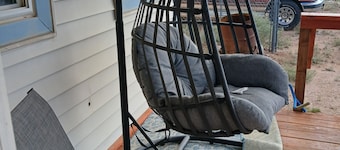 Quiet, cozy getaway. Centrally located. Pet friendly.