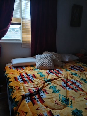 Iron/ironing board, WiFi, bed sheets