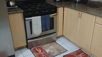 Mikrowelle, Ofen, Herdplatte, Geschirrspüler