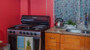 Mikroaaltouuni, uuni, liesi, astianpesukone