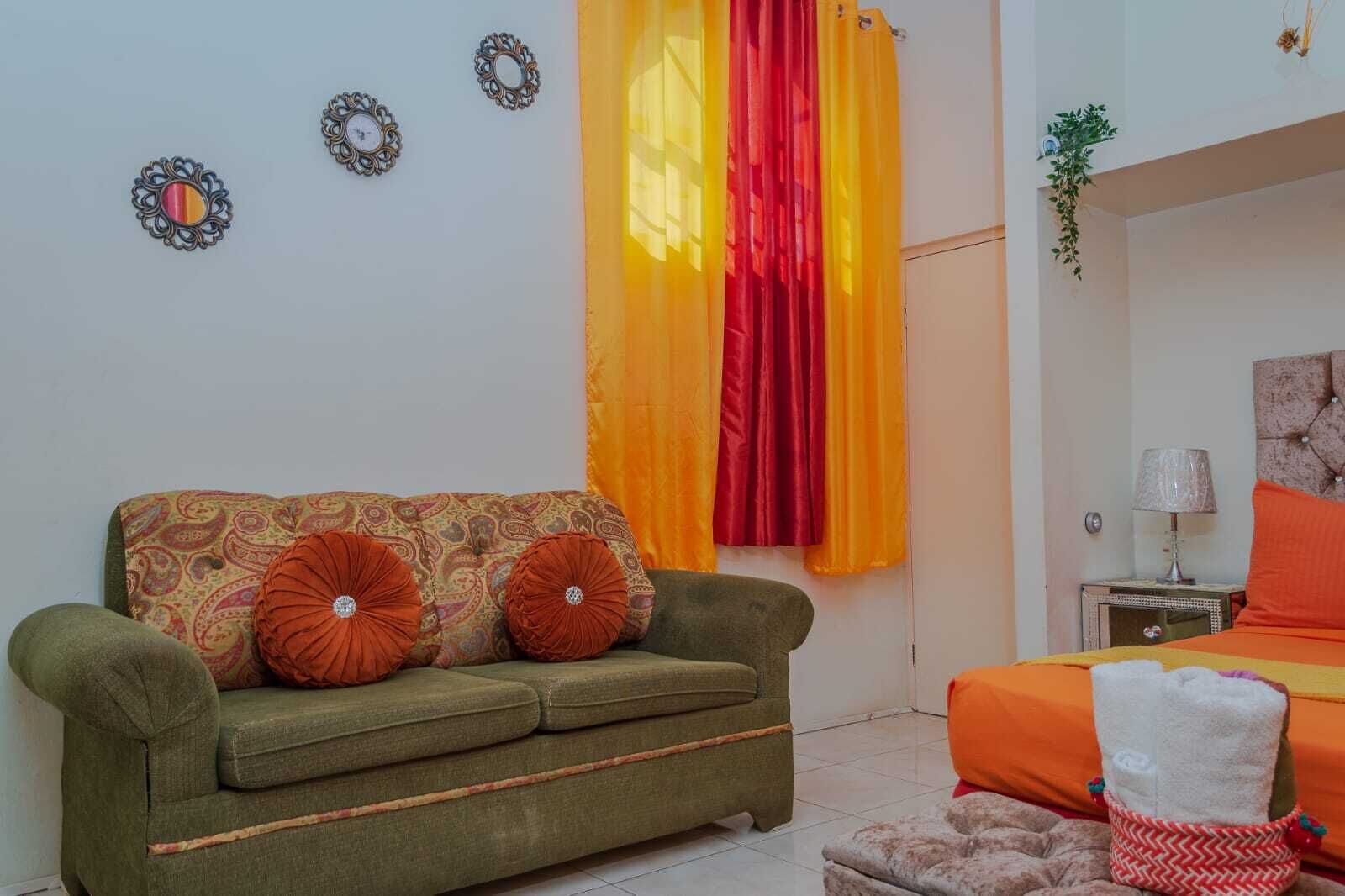 4 bedrooms, iron/ironing board, WiFi, bed sheets