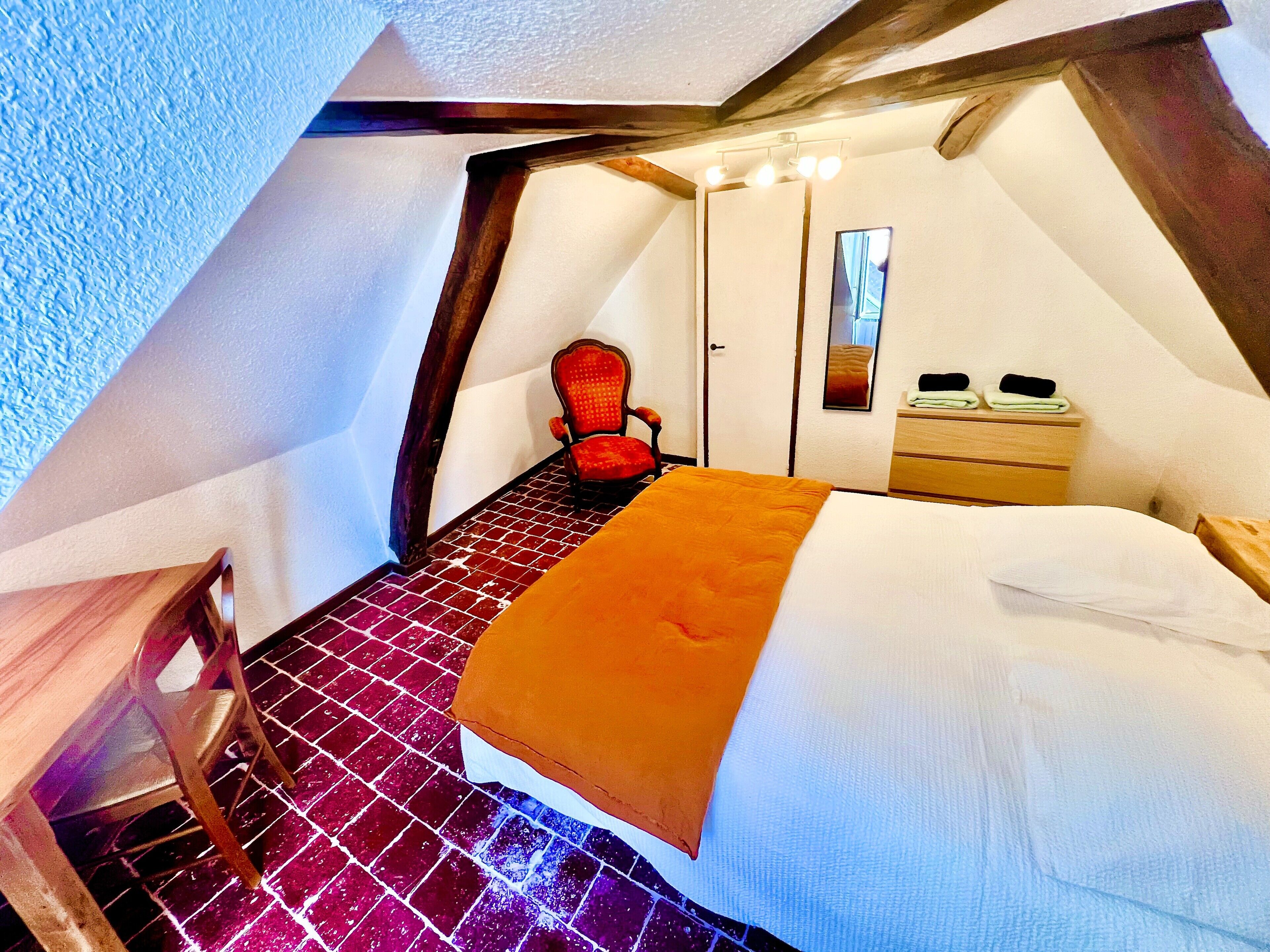 1 室のベッドルーム、デスク、旅行用ベビーベッド、WiFi (無料)