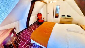 1 camera, una scrivania, culla da viaggio, Wi-Fi gratuito