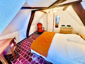 1 bedroom, desk, travel crib, free WiFi - The Squirrels' Enclosure (Amboise)