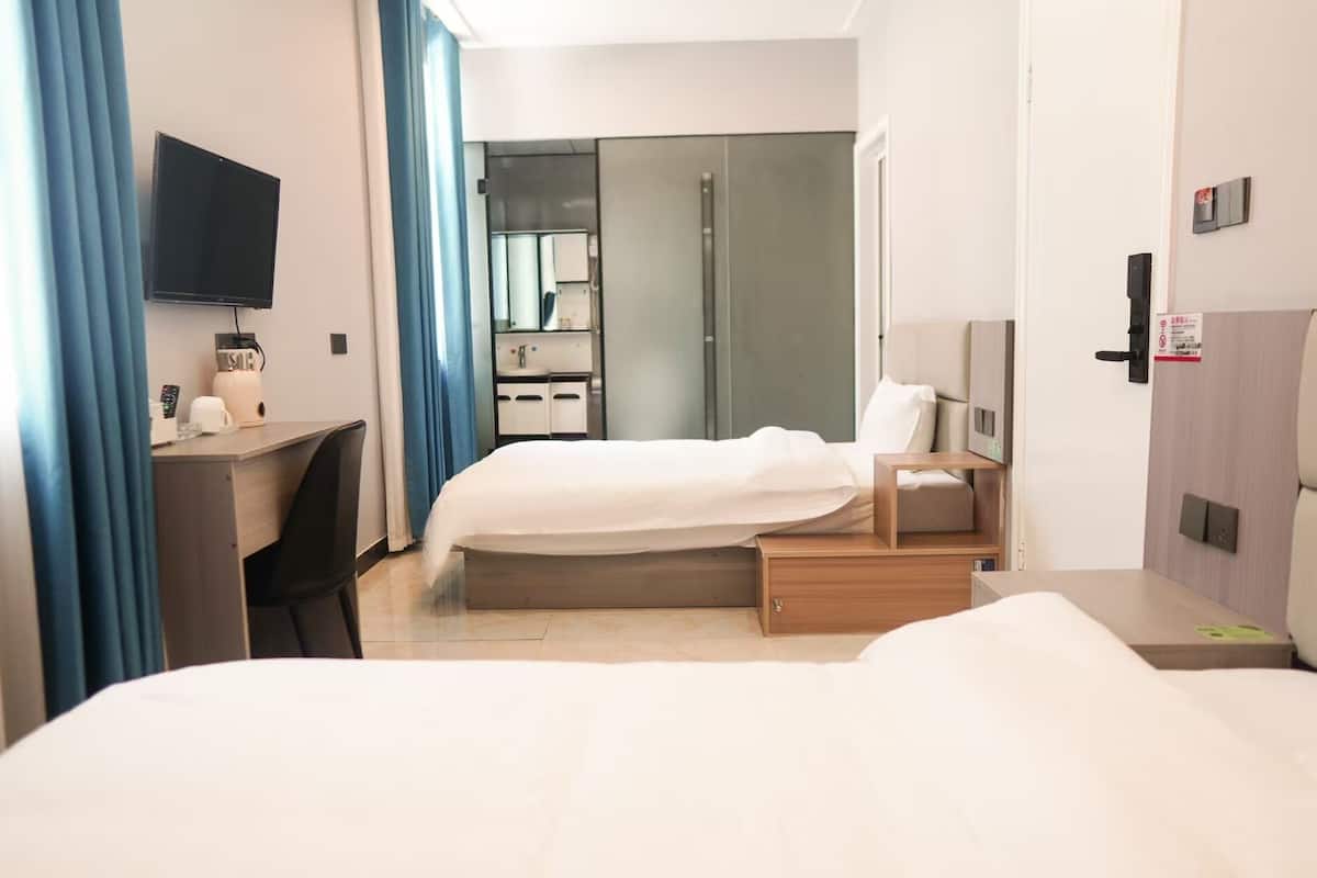 Family Studio Suite | Premium bedding, down duvets, pillow-top beds, individually decorated