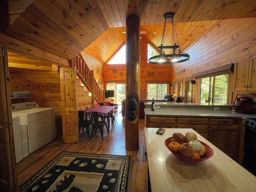 5-min to Boone & Valle Crucis, Mountain Views, Dogs, Fire Pit