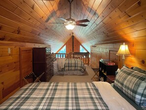 3 chambres, fer et planche à repasser, lit de bébé portatif