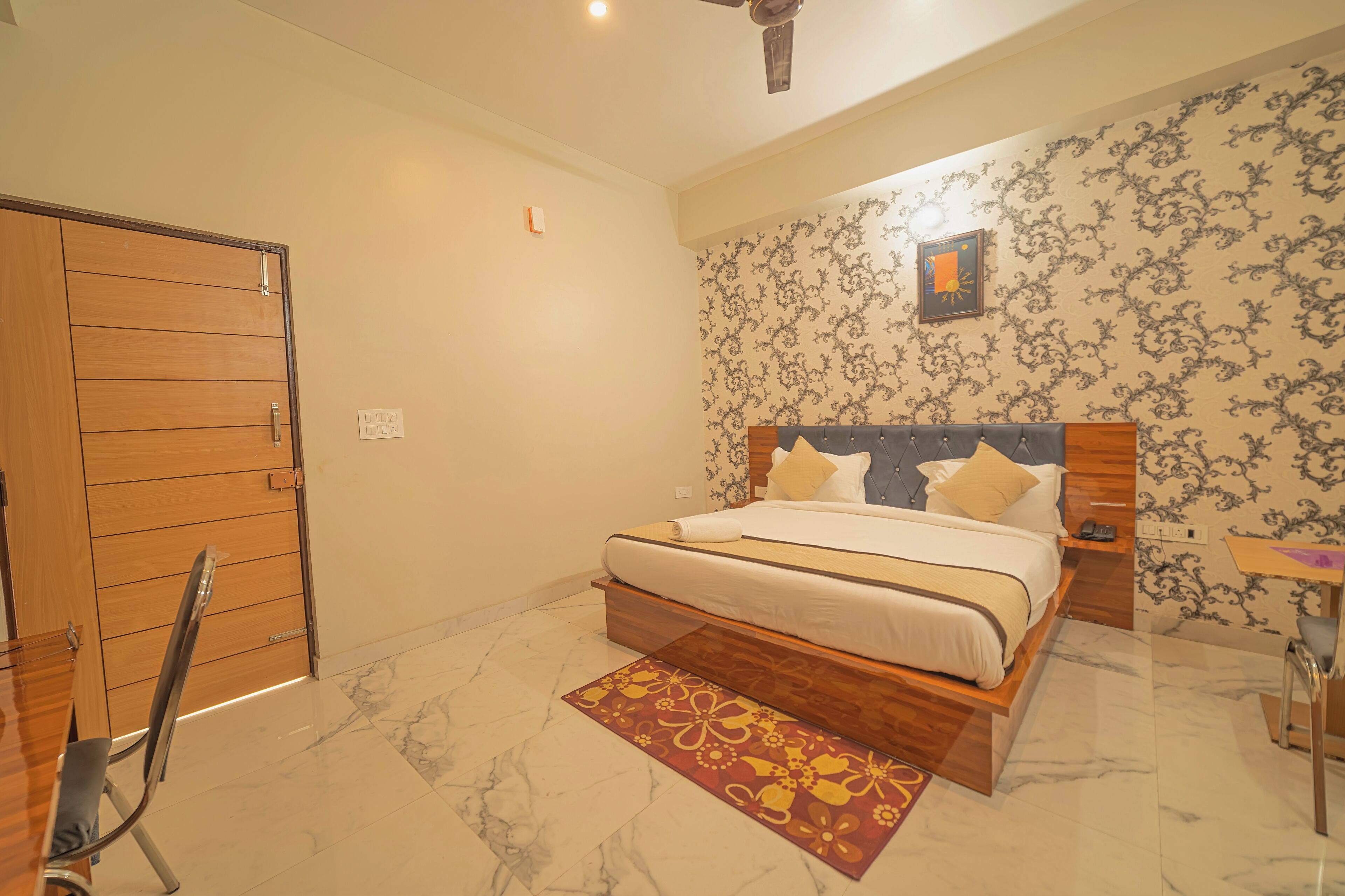 Desk, laptop workspace, soundproofing, iron/ironing board