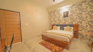 Työpöytä, kannettavalle tietokoneelle sopiva työtila, äänieristys