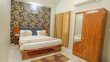 Room, Balcony, Garden View | Desk, laptop workspace, soundproofing, iron/ironing board