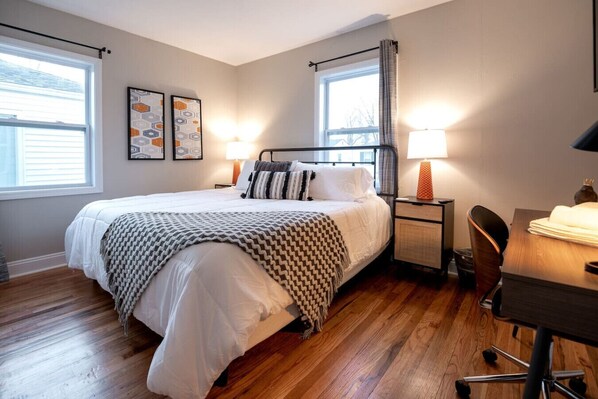 2 bedrooms, desk, iron/ironing board, WiFi