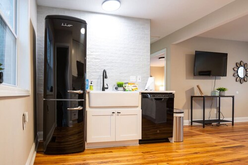 Adorable 2 King Bed Frenchtown Home