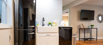 Adorable 2 King Bed Frenchtown Home