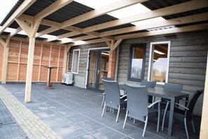 House | Balcony - Beautiful Group Accommodation Near our own Food Forest (Oirschot)