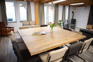 House | Dining - Beautiful Group Accommodation Near our own Food Forest (Oirschot)