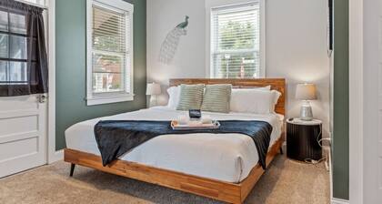 Two King and Two Twin Beds in the Heart of French Town