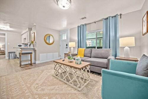 Private Basement - Two King Beds and Hot Tub