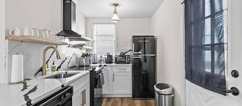 Wentzville King Bed Walk to Downtown!