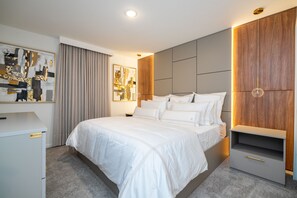 9 bedrooms, iron/ironing board, WiFi, bed sheets