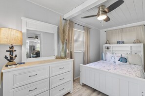 2 bedrooms, desk, iron/ironing board, free WiFi