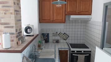 Een microgolfoven, een oven, een kookplaat