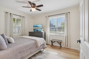 2 slaapkamers, een strijkplank/strijkijzer, gratis wifi, beddengoed