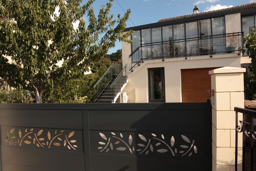 Studio indépendant dans maison