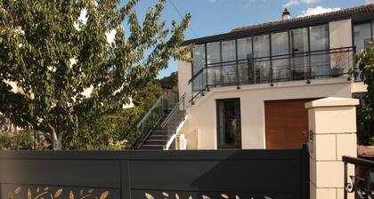 Studio indépendant dans maison