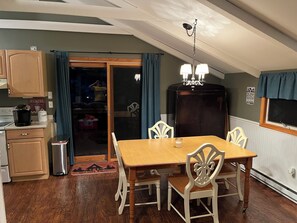 Dining - Harvest Moon Lodge- 3 Bedroom 1 Bathroom Cabin in The Hideout, Lake Ariel, PA (The Hideout)