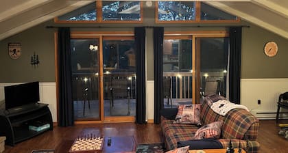 Harvest Moon Lodge- 3 Bedroom 1 Bathroom Cabin in The Hideout, Lake Ariel, PA