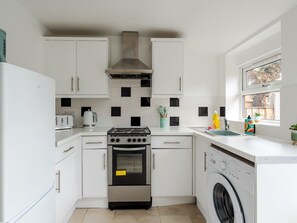 Fridge, microwave, oven, coffee/tea maker