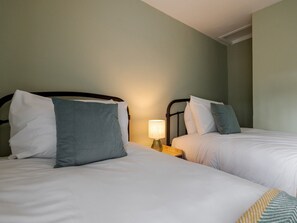 2 bedrooms, iron/ironing board, free WiFi, bed sheets