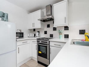 Refrigerador, microondas, horno, cafetera/tetera