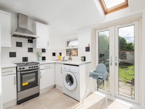 Fridge, microwave, oven, coffee/tea maker