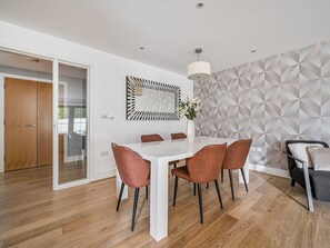 Dining - Pass the Keys | Stylish Luxury Flat in Prestigious St John's Wood (London)