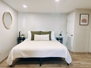 Iron/ironing board, WiFi, bed sheets