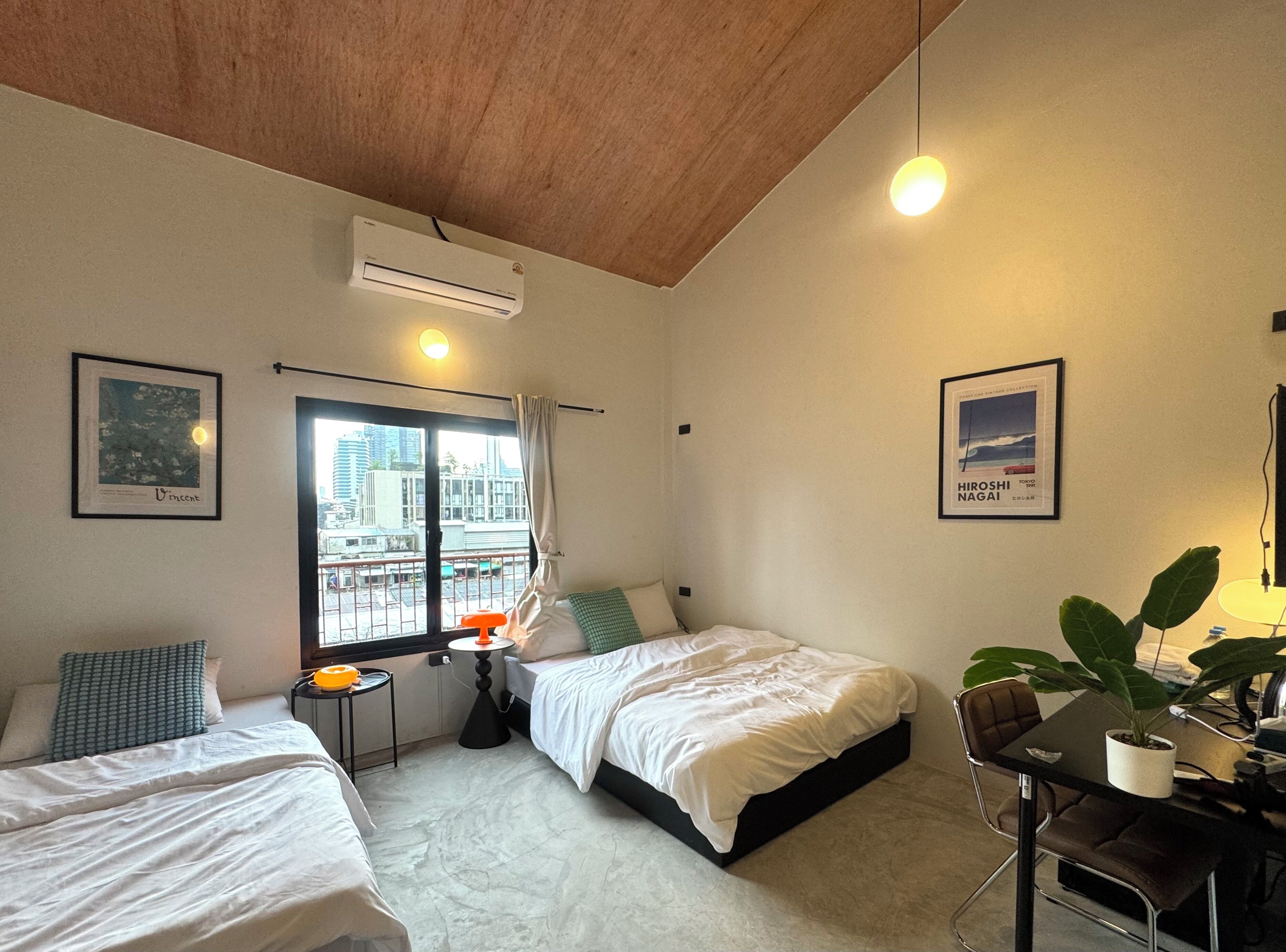 Quarto triplo com design assinado | Frigobar (abastecido com itens grátis), Wi-Fi de cortesia