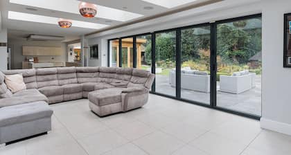 Luxury Villa in Knutsford With Heated Indoor Pool & Hot Tub