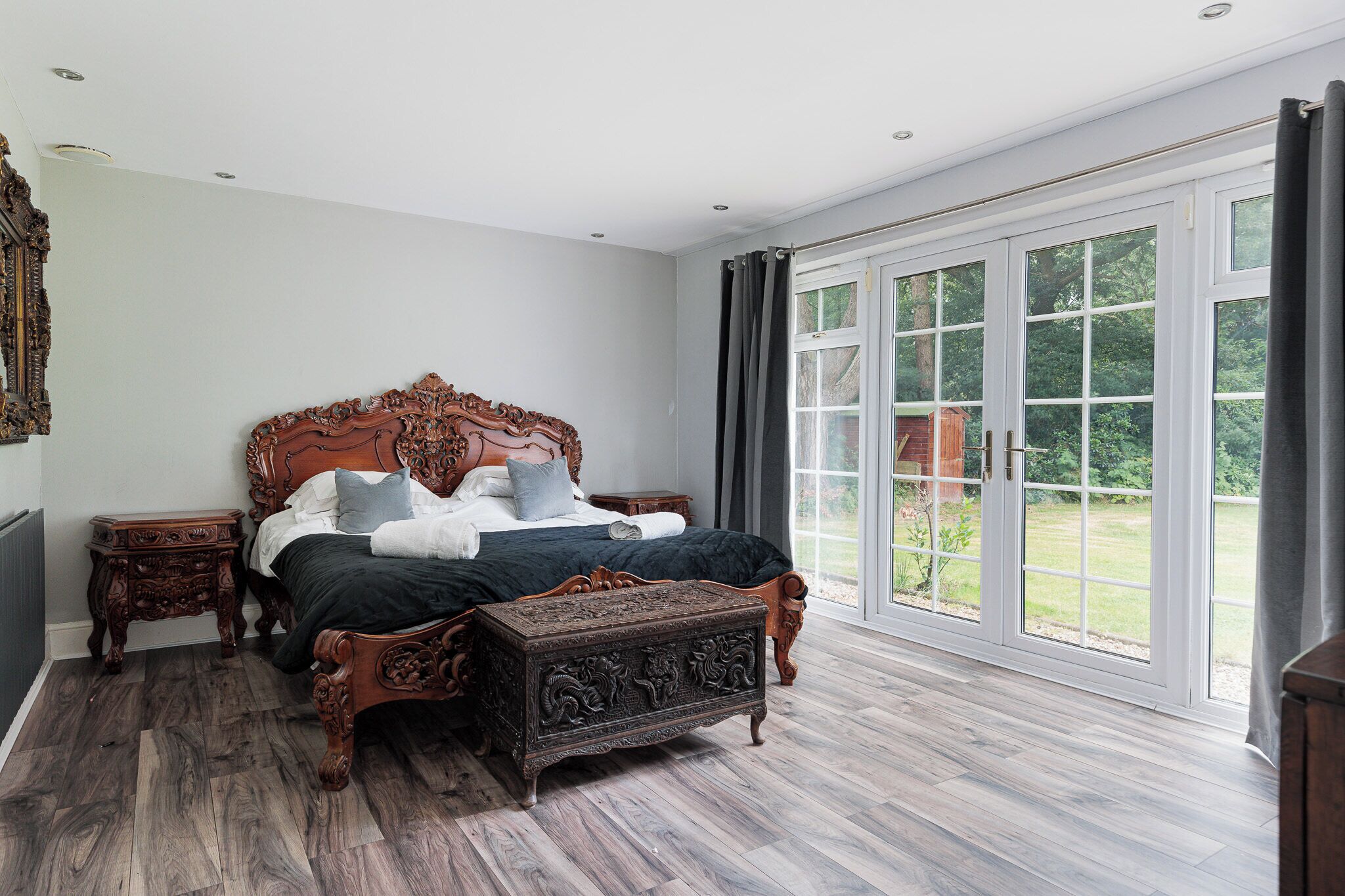 5 bedrooms, WiFi, bed sheets