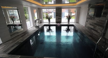 Luxury Villa in Knutsford With Heated Indoor Pool & Hot Tub