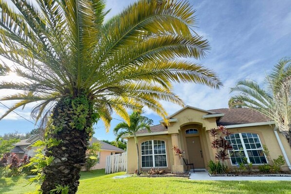 Exterior - The Poolside Escape (Near Beaches) (Port St. Lucie)