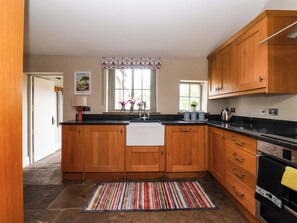 Dishwasher, cookware/dishes/utensils - Ellis House (Skipton)